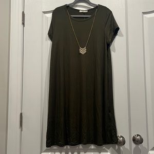 Short sleeve green dress